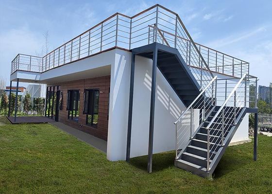 Ngôi nhà mô-đun bằng thép hạng nhẹ. Bungalow chế tạo sẵn để sử dụng văn phòng.
