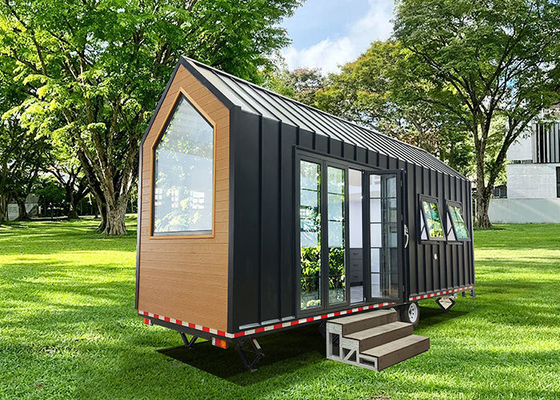 Ngôi nhà xe kéo hiện đại Ngôi nhà nhỏ Ngôi nhà di động Sẵn sàng để vận chuyển với bánh xe