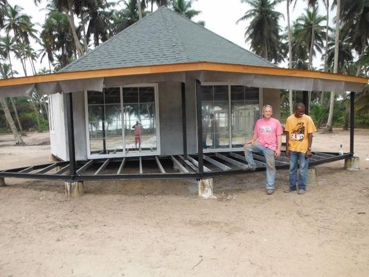 Nhà lắp ghép bằng thép nhẹ Mái che bằng thép Khách sạn / Đảo Resort Bãi biển Bungalow trên mặt nước