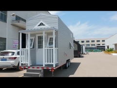 Ngôi nhà xe kéo hiện đại Ngôi nhà nhỏ Ngôi nhà di động Sẵn sàng để vận chuyển với bánh xe